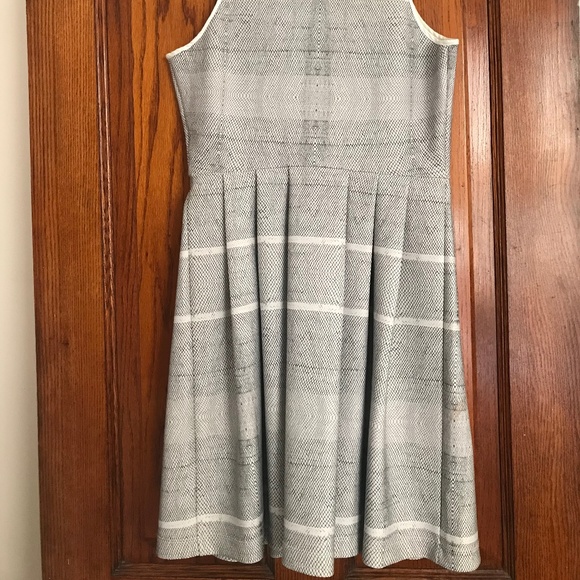 Grey and White Dress - Picture 3 of 4